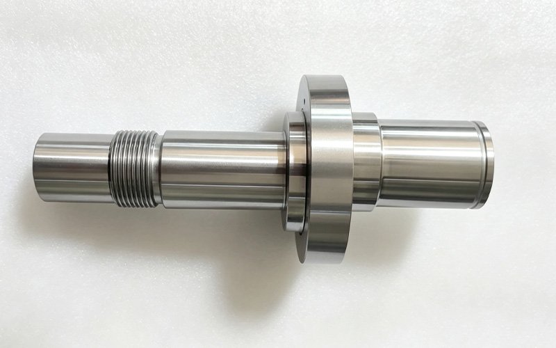 Eccentric shaft machining case — alloy steel stepped shaft with offset journals, flange, and thread, concentricity within 0.02 mm