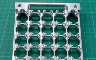 Thin-wall hollowed-out aluminum part machined without warping